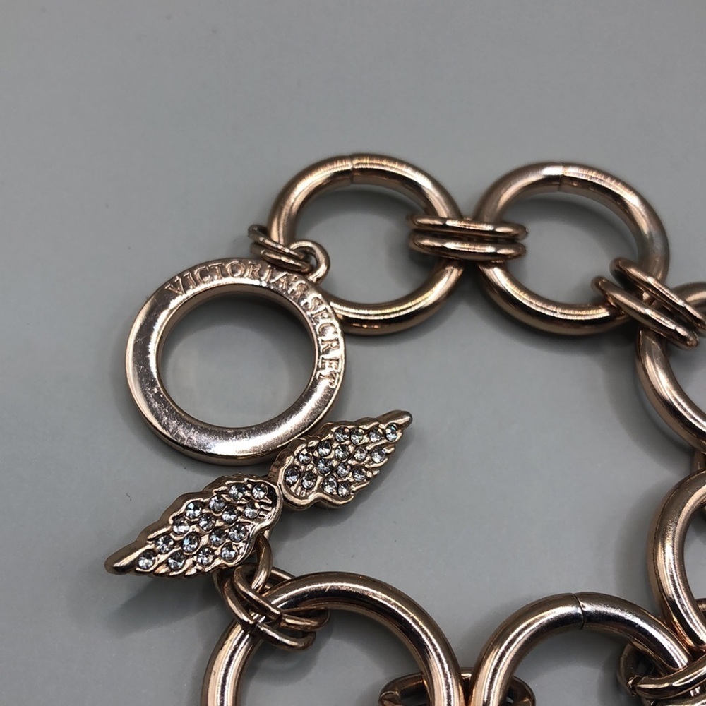 Victoria's Secret round gold tone chunky chain links metal bracelet-trendy. - Picture 2 of 4